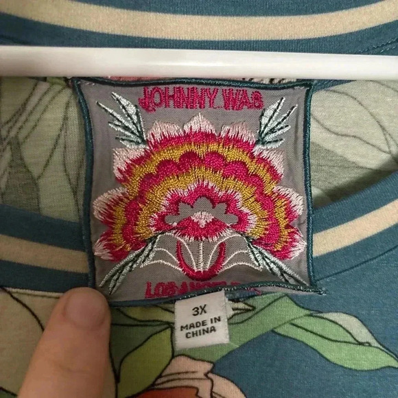Johnny Was Romano Raglan Floral Tee NWOT - Picture 7 of 8